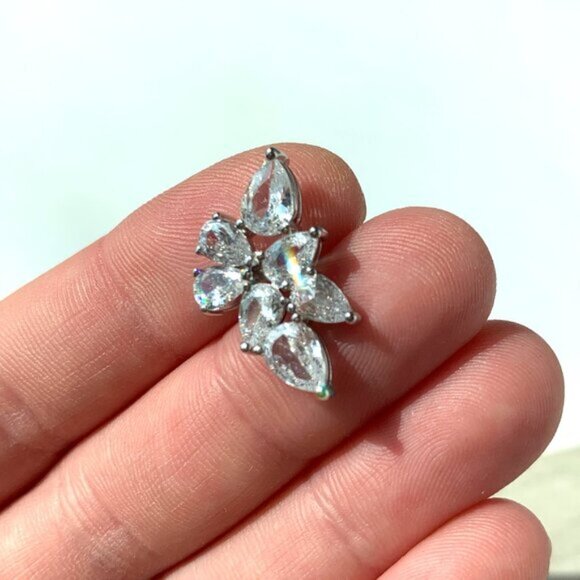 NEW~ Anthropologie Shashi Petite Fallen Leaf Stud Earrings - Picture 10 of 10